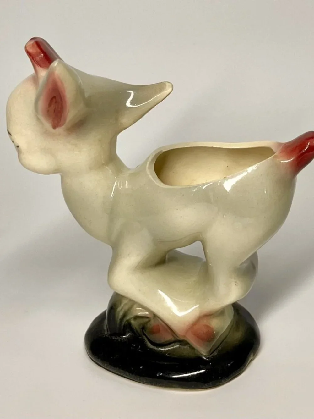Kitsch pink goat